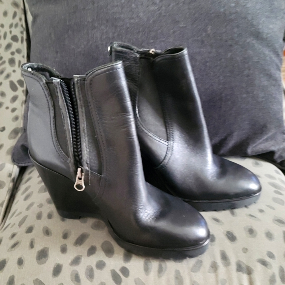Michael Kors Leather Wedge heel short boot